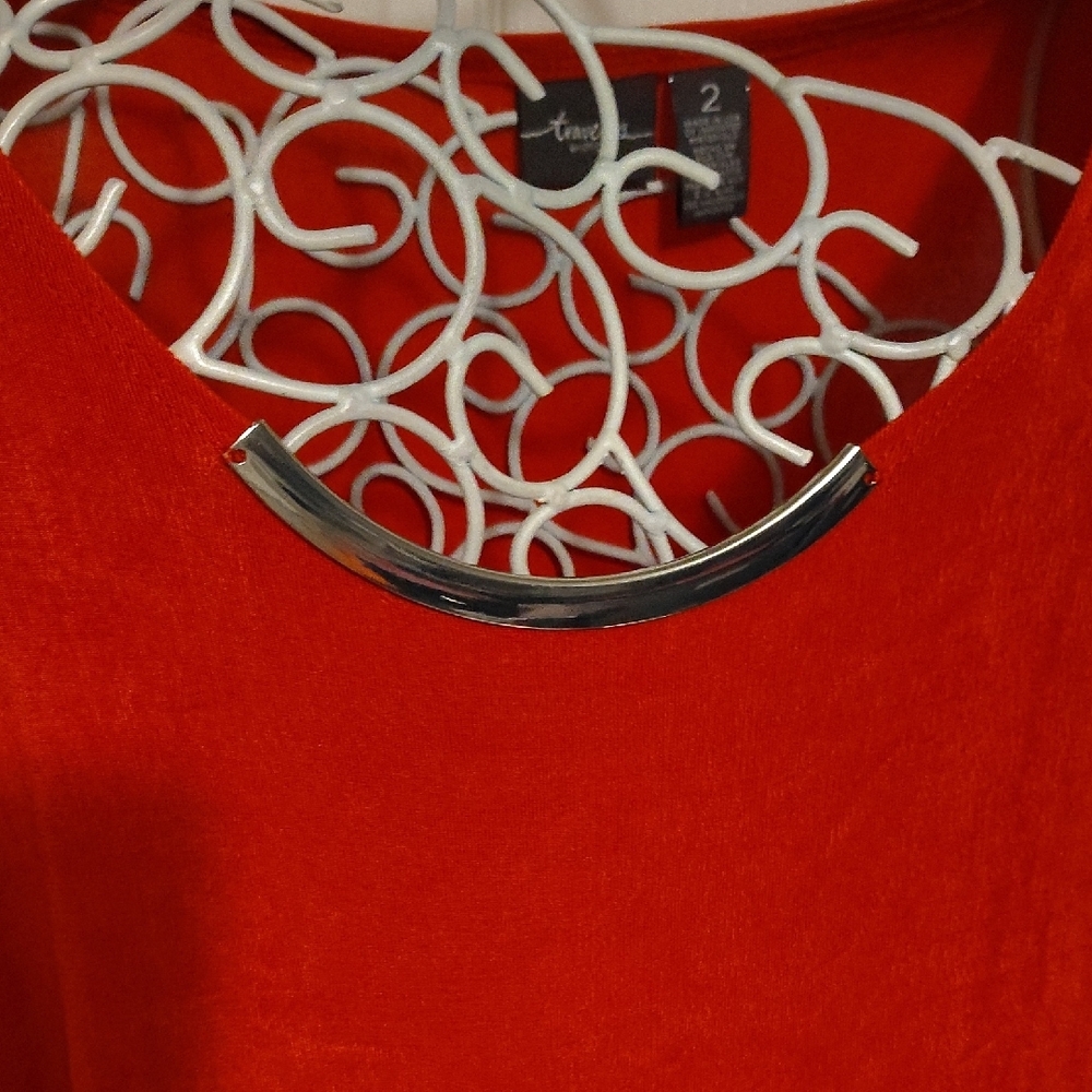 Chic Red Long Sleeve Women's Top - Picture 2 of 6